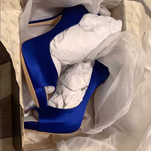 Badgley Mischka Women's Kiara Platform Pump - Picture 8 of 12